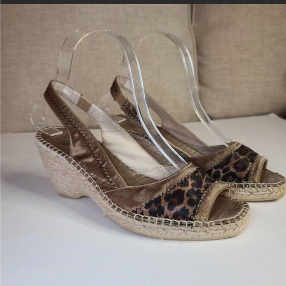 Vidoretta Leopard Sling Back Wedges Size 38 Leopard Tan Satin  Size 7.5